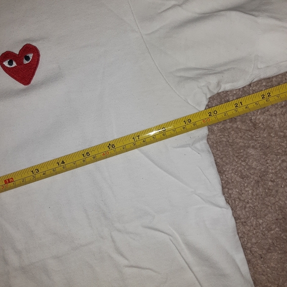 MEN'S COMME DES GARCONS PLAY - HALF POLKA DOT TSHIRT - Picture 5 of 8